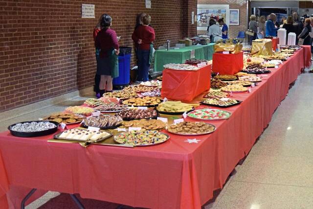 4458503_web1_hj-holidayextravaganza-_01-112521