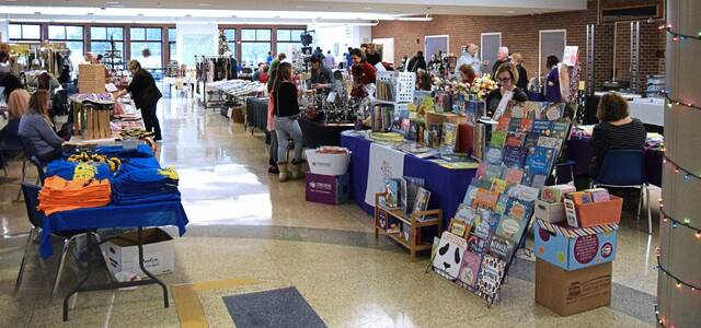 4458503_web1_hj-holidayextravaganza-_02-112521