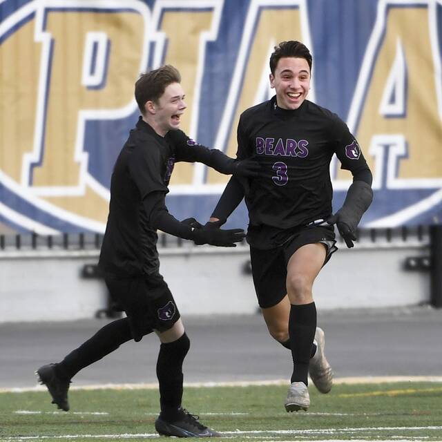 Oliver Daboo nets winner in overtime to give Winchester Thurston 1st PIAA boys soccer title