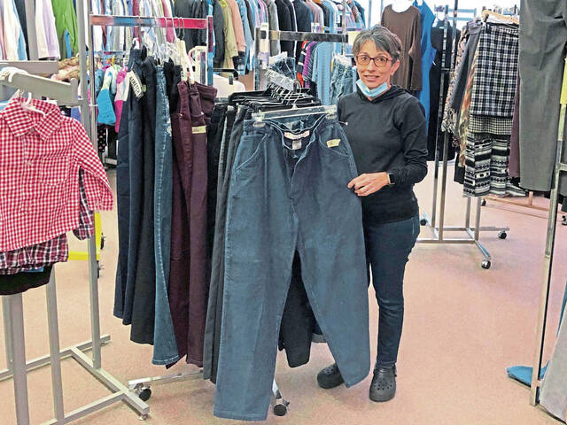 4484403_web1_vnd-newkenclothescloset3-112821