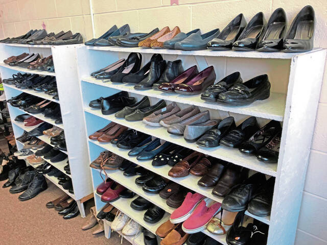4484403_web1_vnd-newkenclothescloset5-112821