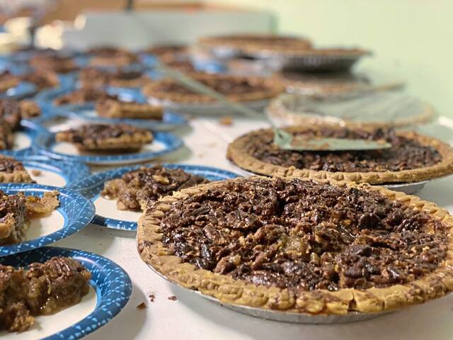 4490903_web1_vnd-thanksdinners-112621-8