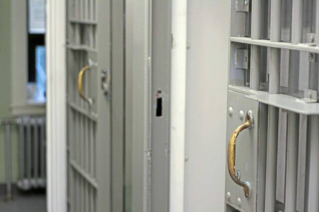 4504755_web1_JAILCELLdoor