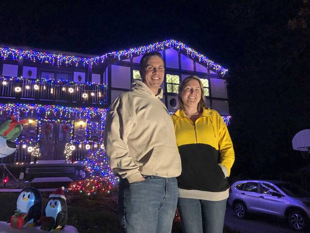 4459342_web1_gtr-monticellolights2-113021
