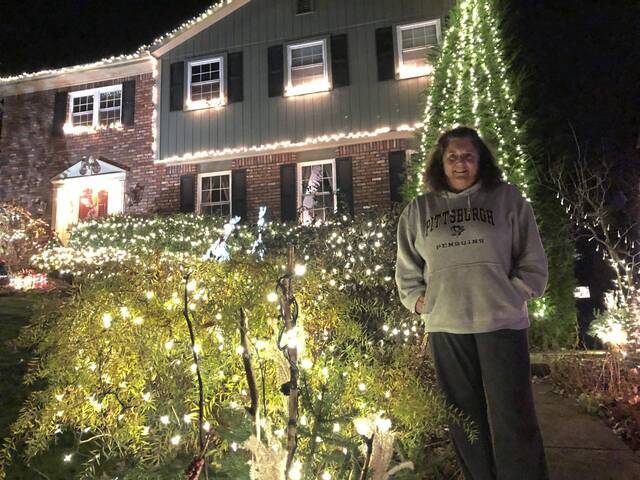 4459342_web1_gtr-monticellolights4-113021