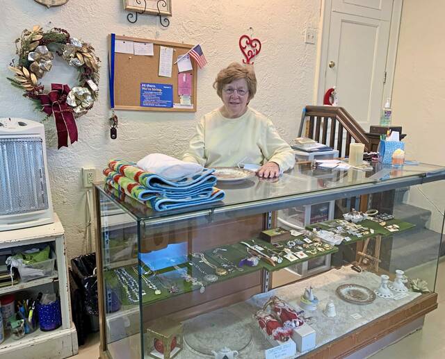 4490643_web1_vnd-agapethrift-112521--3-