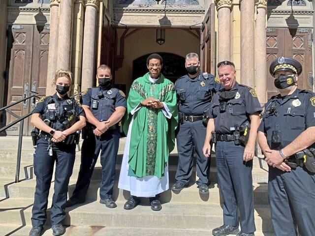 4505542_web1_ptr-PoliceFaithProgram-111721