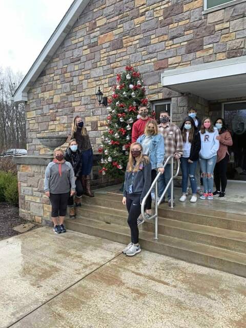4505759_web1_vnd-christmastreeproject-1201214