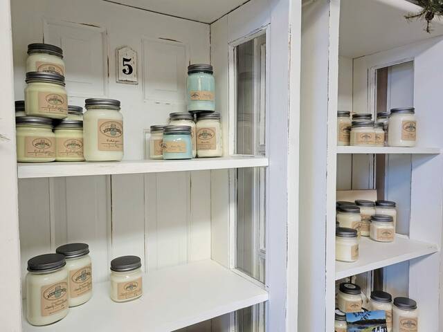 4513969_web1_vnd-familycandlebusiness-1203213