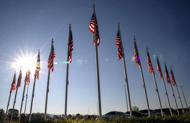 4515383_web1_gtr-Airport13Flags2