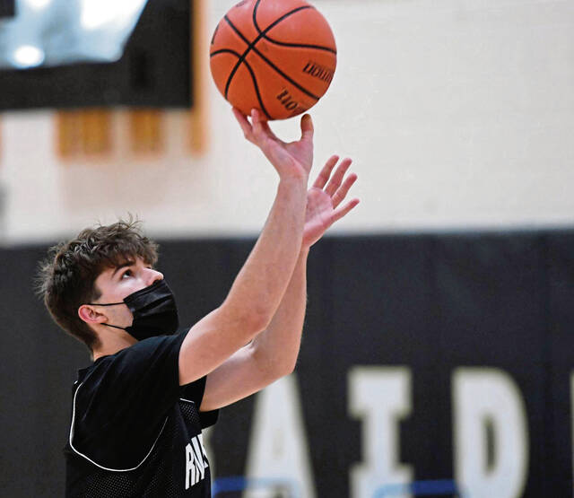 With new coach, experienced backcourt, Riverview boys look to climb section ladder