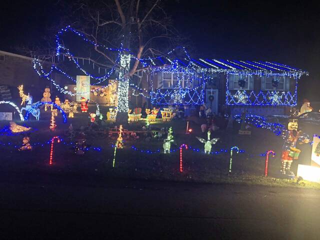 4523430_web1_HarffChristmasLights