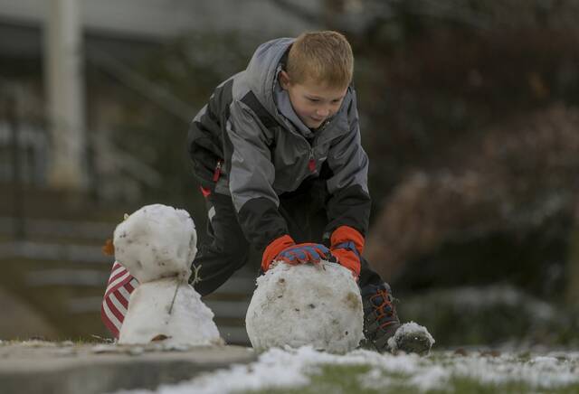 4525211_web1_VND-LO-Snowman-113021