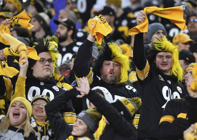 4525211_web1_ptr-SteelersRavens03-120621