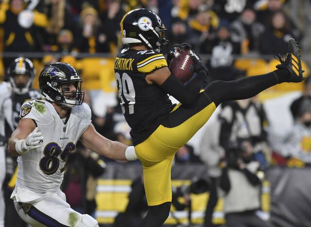 4527952_web1_ptr-SteelersRavens02-120621