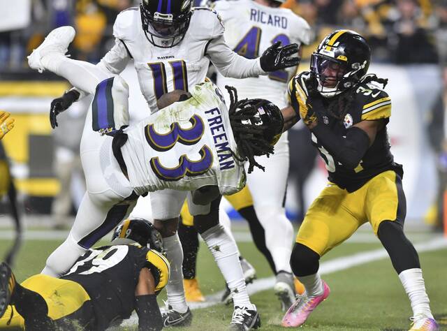 4527952_web1_ptr-steelersravens06-120621