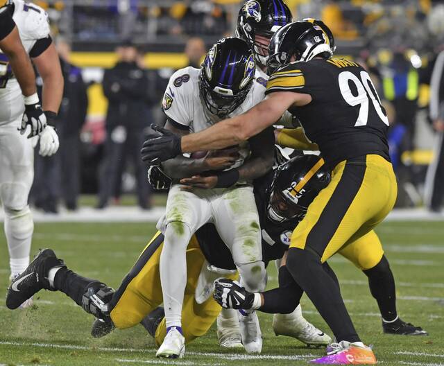 4527952_web1_ptr-steelersravens07-120621
