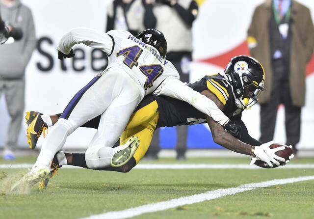 4527952_web1_ptr-steelersravens09-120621