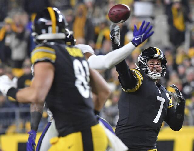 4527952_web1_ptr-steelersravens18-120621