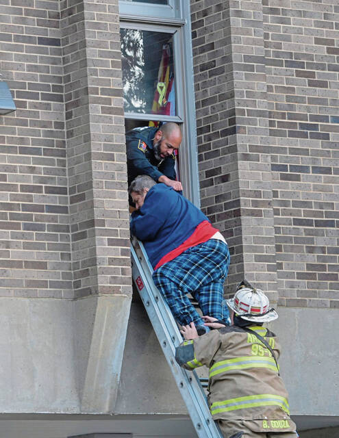 4537744_web1_VND-ArnoldManorFire101-121021