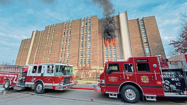 4537744_web1_vnd-arnoldmanorfire-121021