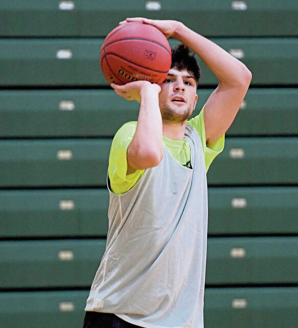 Deer Lakes boys hold off pesky Moon at Highlands Tip-Off Tournament