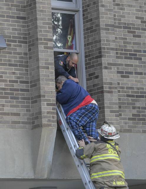 4548977_web1_VND-ArnoldManorFire101-121021
