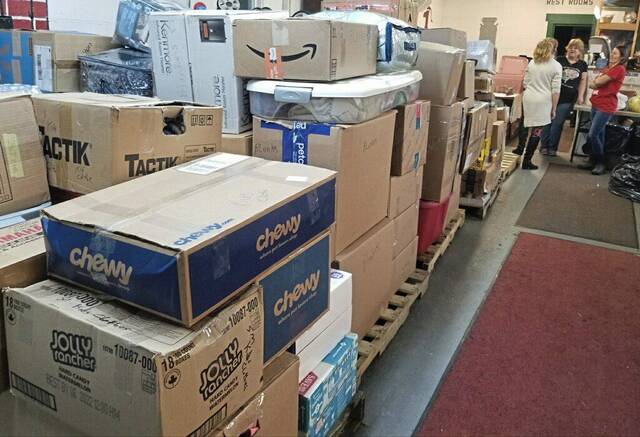 4564553_web1_gtr-KentuckyDonations20211217_0520