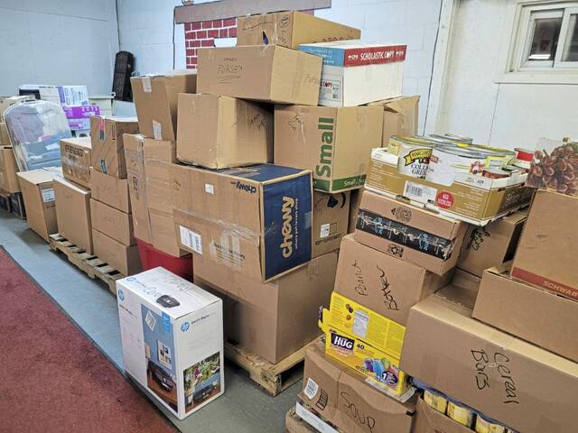 4564553_web1_gtr-KentuckyDonations20211217_0521