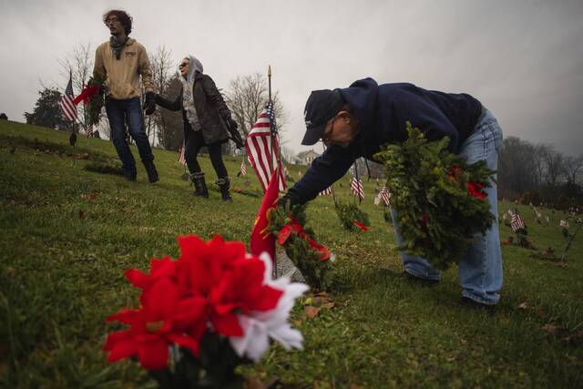 4568364_web1_gtr-LO-WreathsNH9-12192021