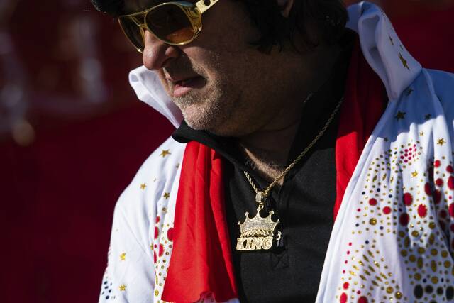 4570189_web1_vnd-lo-valentineelvis6-020721