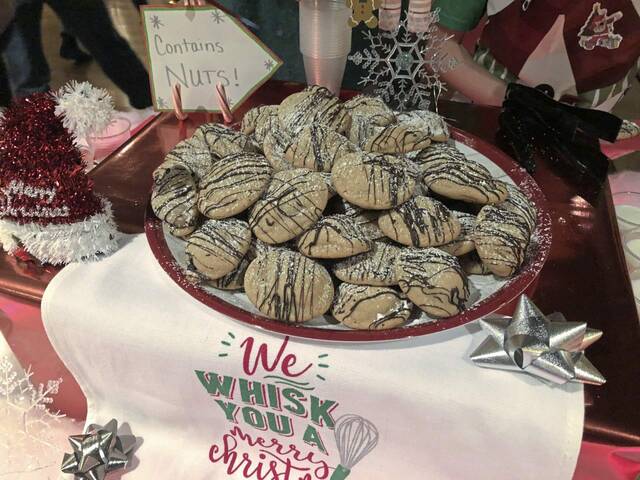 4571588_web1_gtr-bevscookies2-122121