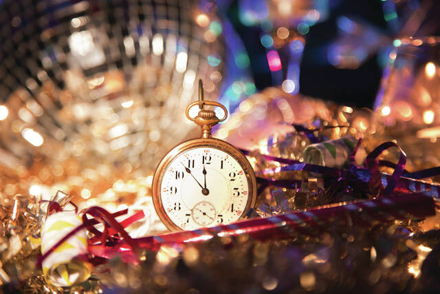 4571647_web1_web-newyearseve