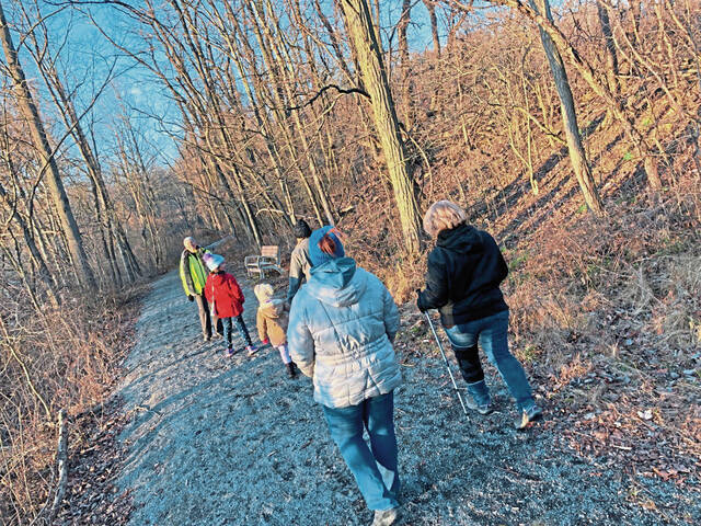 4576777_web1_gtr-SolsticeHike-122221