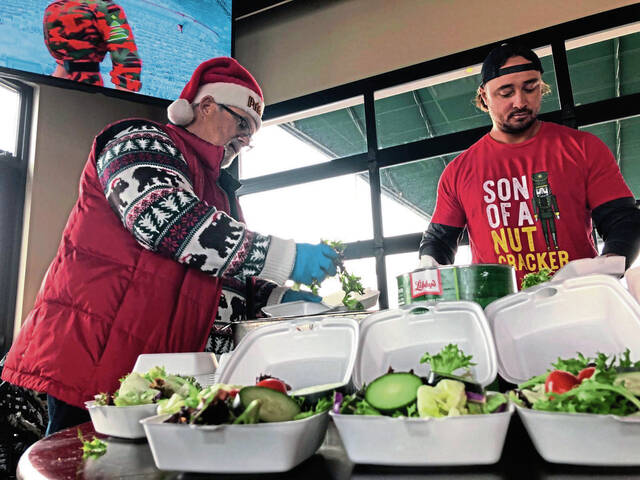 4582949_web1_gtr-XmasMeals2-122421