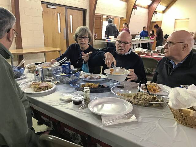 4585941_web1_vnd-freechristmasevedinner-1225212