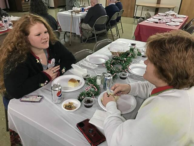 4585941_web1_vnd-freechristmasevedinner-1225216