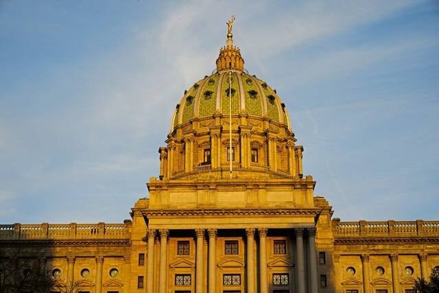 4594956_web1_web-HarrisburgCapitol