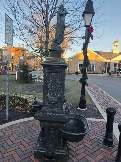 4577132_web1_Ligonier-fountain