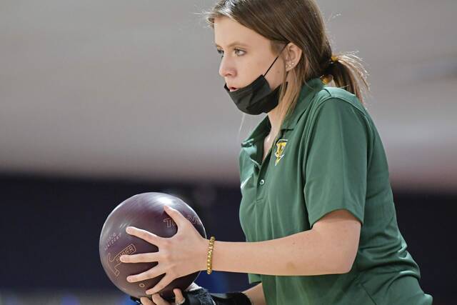 4593621_web1_vep-DeerLakesBowlingTeam-0104223