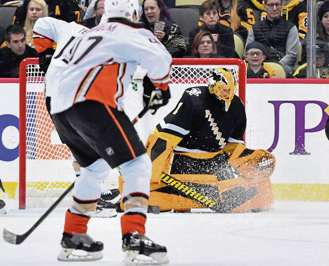 4601388_web1_ptr-PensDucks10-121221