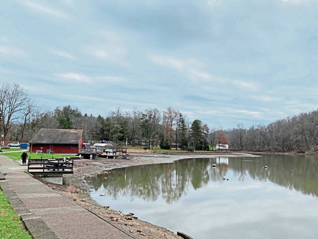 4607509_web1_gtr-TwinLakes20220103_0532
