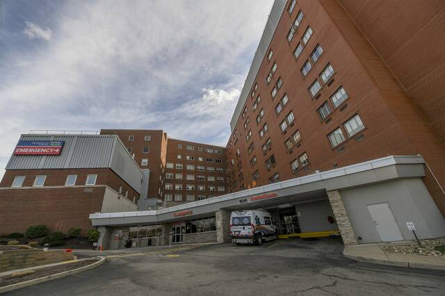 4609955_web1_GTR-CovidHospitalIncrease-010622