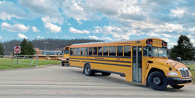 4613433_web1_vnd-Busdrivershortage-010622