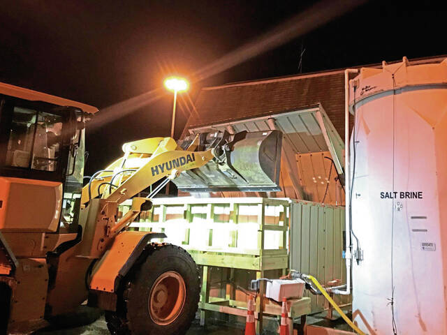 4622471_web1_vnd-streetsalting-010822-2