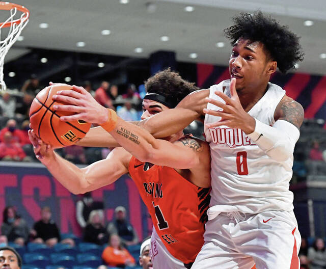 Duquesne’s Leon Ayers III and Bowling Green’s Trey Diggs fight for the ball Wednesday, Dec. 1, 2021, at UPMC Cooper Fieldhouse.