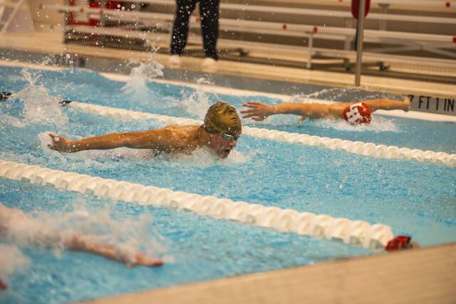 With home pool closed, Highlands swimming performing at high level