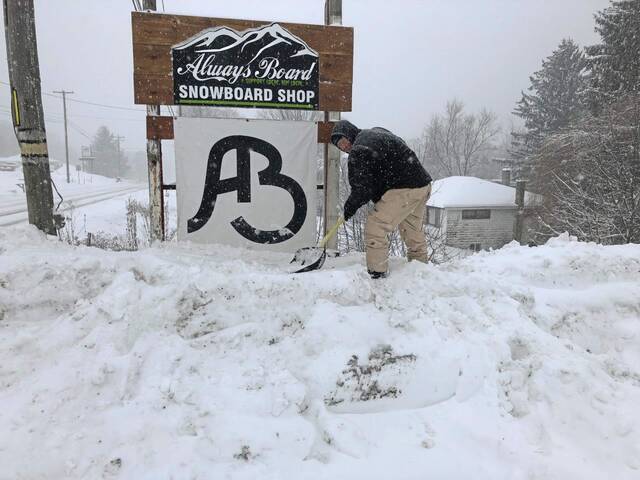 4652124_web1_AB-Snow-Shop