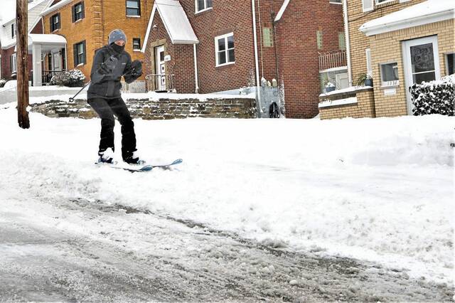 4652299_web1_ptr-lo-SnowPics-011822