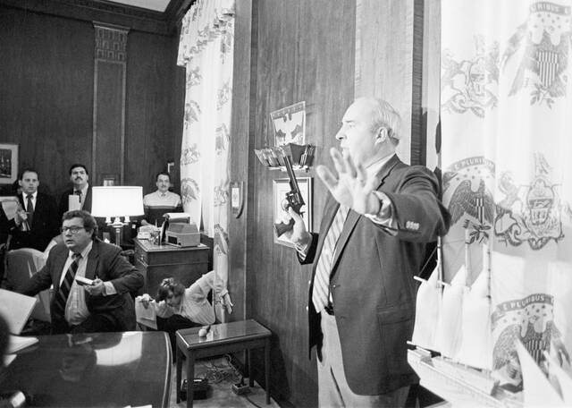 4663839_web1_AP22018584131046